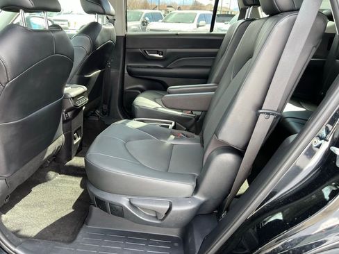 Used 2025 Toyota Grand Highlander XLE image 25