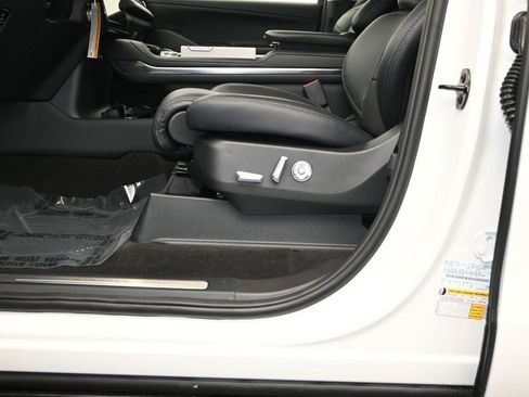 New 2026 Lincoln Navigator L Premier AWD/4WD image 21