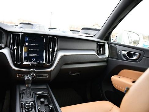 Used 2019 Volvo XC60 T6 Momentum w/ Multimedia Package image 19
