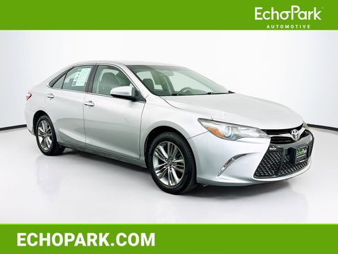 Used 2017 Toyota Camry SE FWD image 1