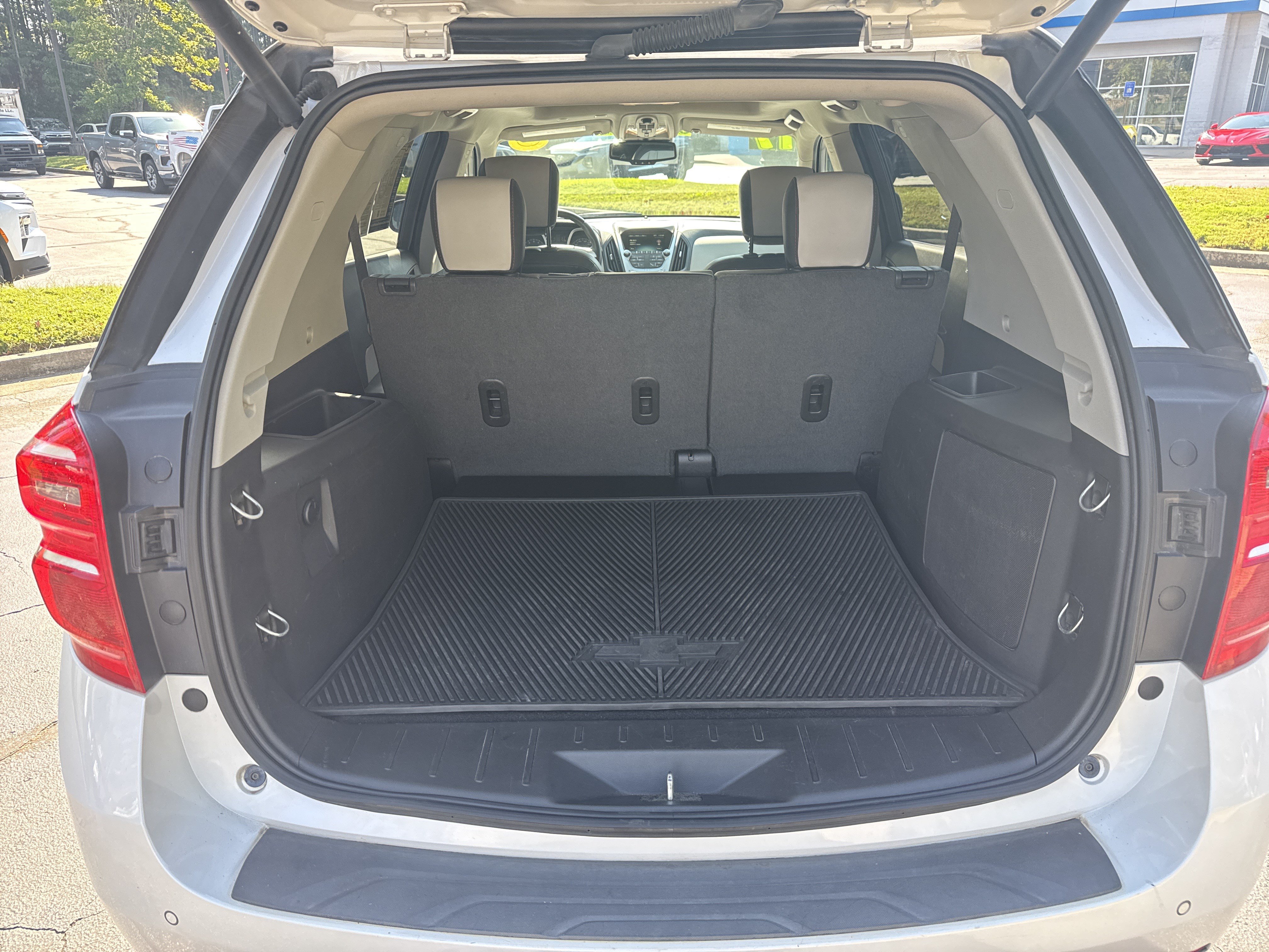 Used 2017 Chevrolet Equinox Premier w/ Enhanced Convenience Package FWD image 17