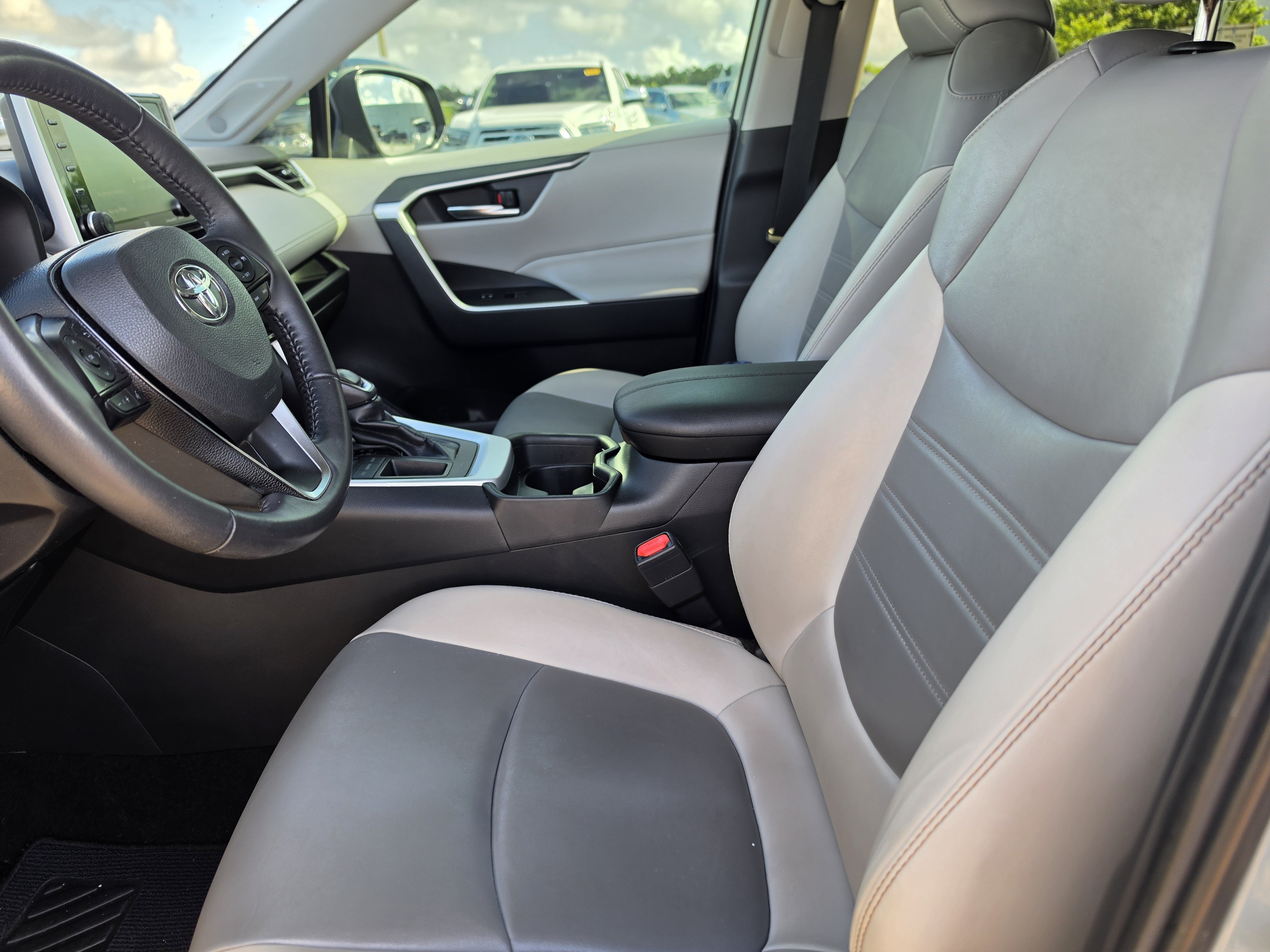 Used 2019 Toyota RAV4 XLE Premium w/ Advanced Technology Package FWD image 17