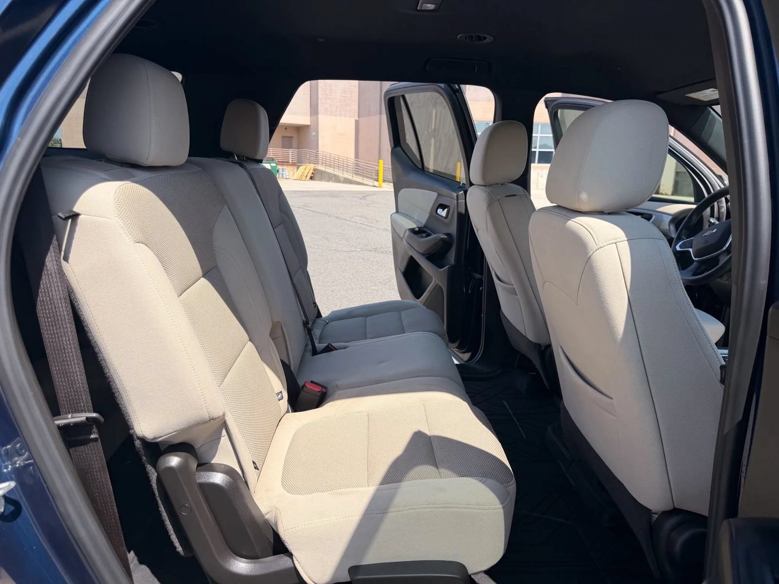 Used 2022 Chevrolet Traverse LS FWD image 16