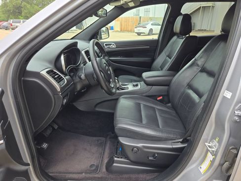 Used 2018 Jeep Grand Cherokee Limited AWD/4WD image 9