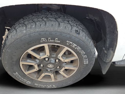 Used 2016 Toyota Tundra image 32