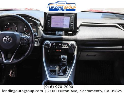 Used 2019 Toyota RAV4 XLE Premium image 11