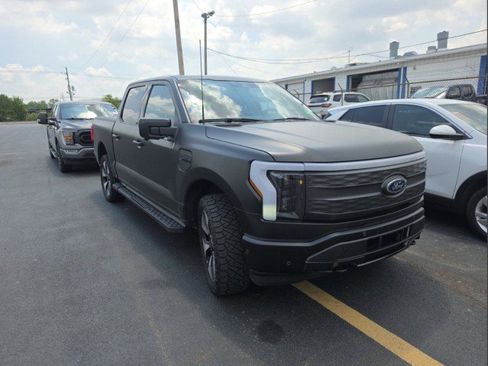 Used 2023 Ford F150 Lightning Platinum AWD/4WD image 4