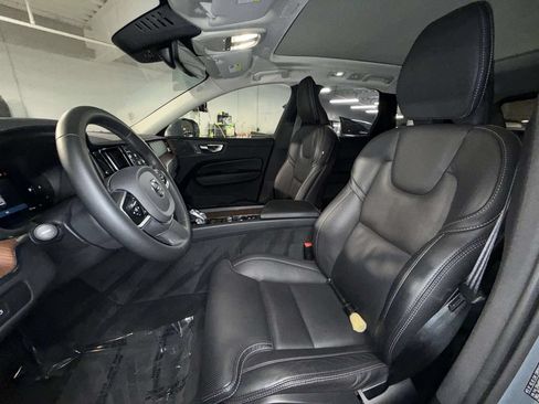 Used 2023 Volvo XC60 B5 Ultimate w/ Climate Package AWD/4WD image 2