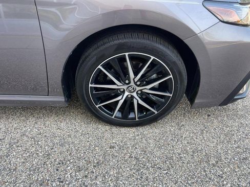 Used 2024 Toyota Camry SE image 6