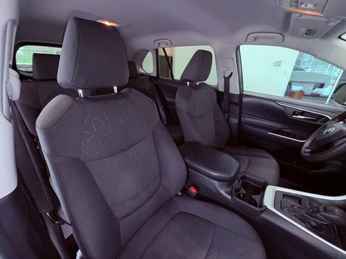 Used 2021 Toyota RAV4 XLE FWD image 9