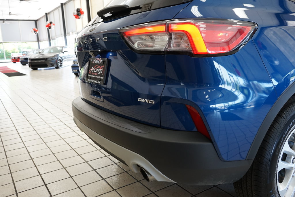 Used 2022 Ford Escape SE w/ Cold Weather Package AWD/4WD image 16