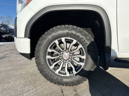 Certified 2022 GMC Sierra 1500 AT4 w/ AT4 Preferred Package image 16