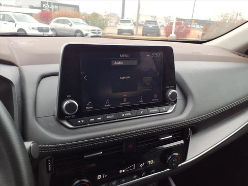 Used 2022 Nissan Rogue SV image 10