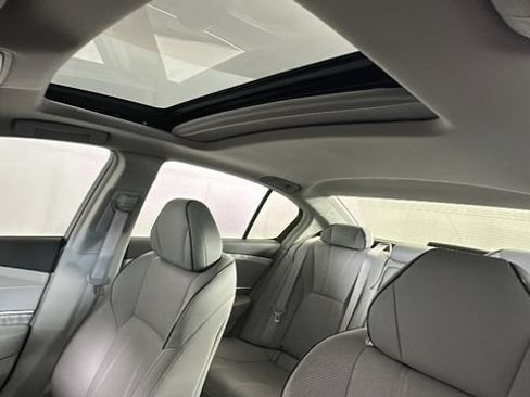 Used 2018 Acura RLX w/ Technology Package FWD image 12