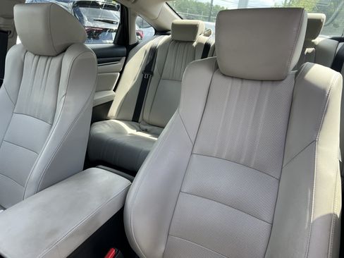 Used 2018 Honda Accord EX-L image 9