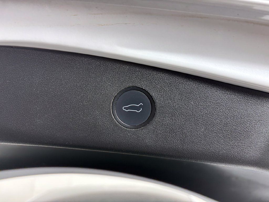 Used 2022 Tesla Model 3 Long Range AWD/4WD image 29