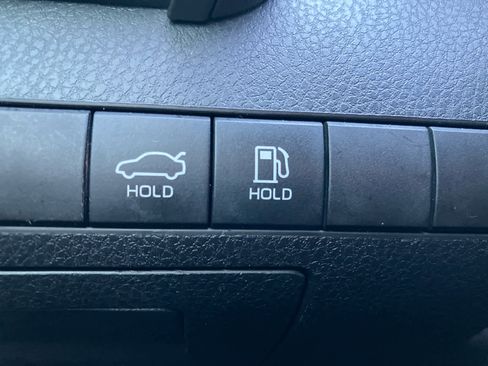 Used 2022 Toyota Camry SE image 13