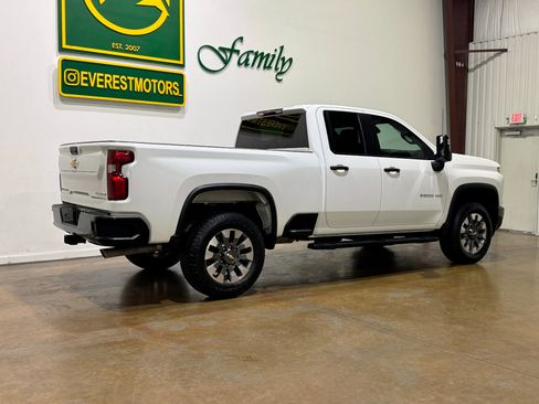 Used 2022 Chevrolet Silverado 2500 Custom w/ Custom Value Package image 8