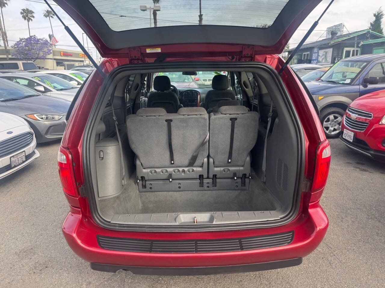 Used 2006 Chrysler Town & Country LX w/ Popular Equipment Group II FWD image 7