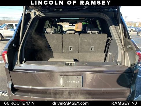 Used 2025 Lincoln Navigator Reserve w/ Jet Appearance Package image 6