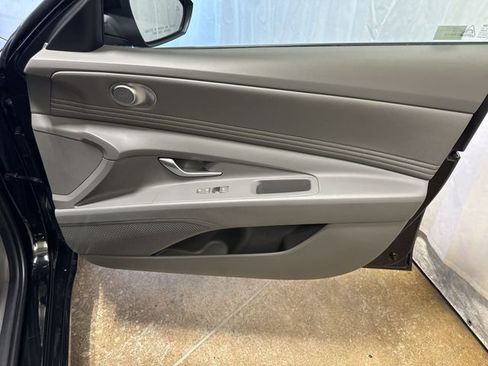 Used 2025 Hyundai Elantra SEL FWD image 26