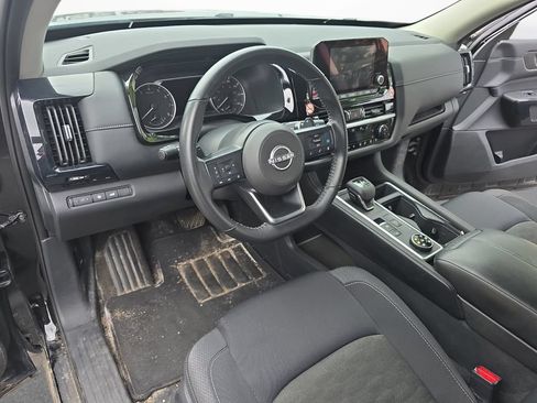 Used 2025 Nissan Pathfinder SV AWD/4WD image 13