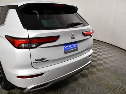 Used 2022 Mitsubishi Outlander SE AWD/4WD image 15