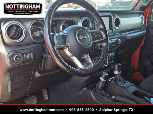 Used 2020 Jeep Wrangler Unlimited Sahara image 25