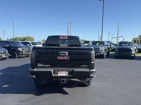 Used 2017 GMC Sierra 2500 Denali AWD/4WD image 4
