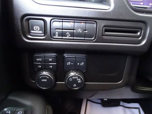 Used 2024 Chevrolet Tahoe Premier AWD/4WD image 17