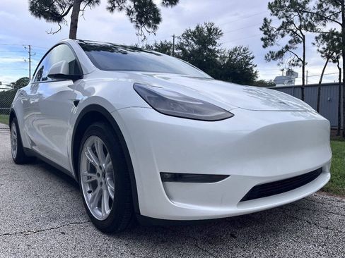 Used 2023 Tesla Model Y Long Range AWD/4WD image 16