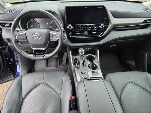 Used 2022 Toyota Highlander Limited image 23