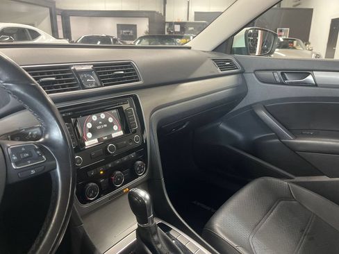 Used 2014 Volkswagen Passat TDI SE FWD image 25