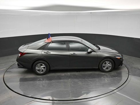 New 2026 Hyundai Elantra SE FWD image 32