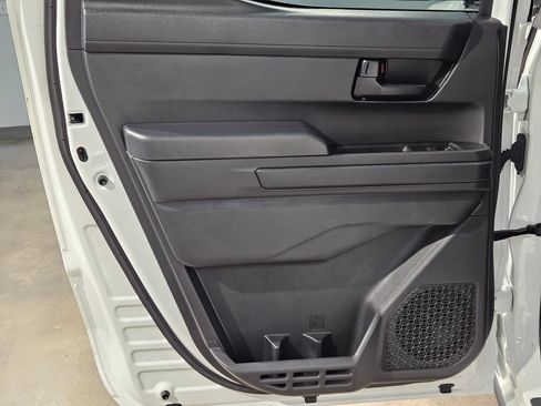 Certified 2025 Toyota Tacoma SR5 AWD/4WD image 32