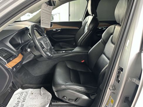 Certified 2022 Volvo XC90 T6 Momentum image 20