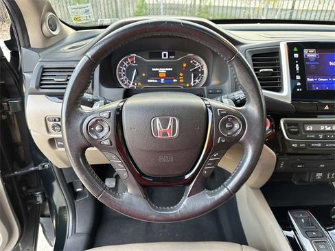 Used 2016 Honda Pilot Touring image 21