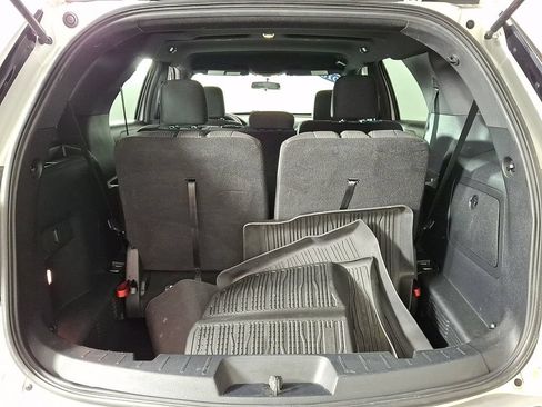 Used 2018 Ford Explorer XLT FWD image 27