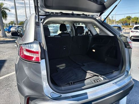 Used 2021 Ford Edge SE image 28