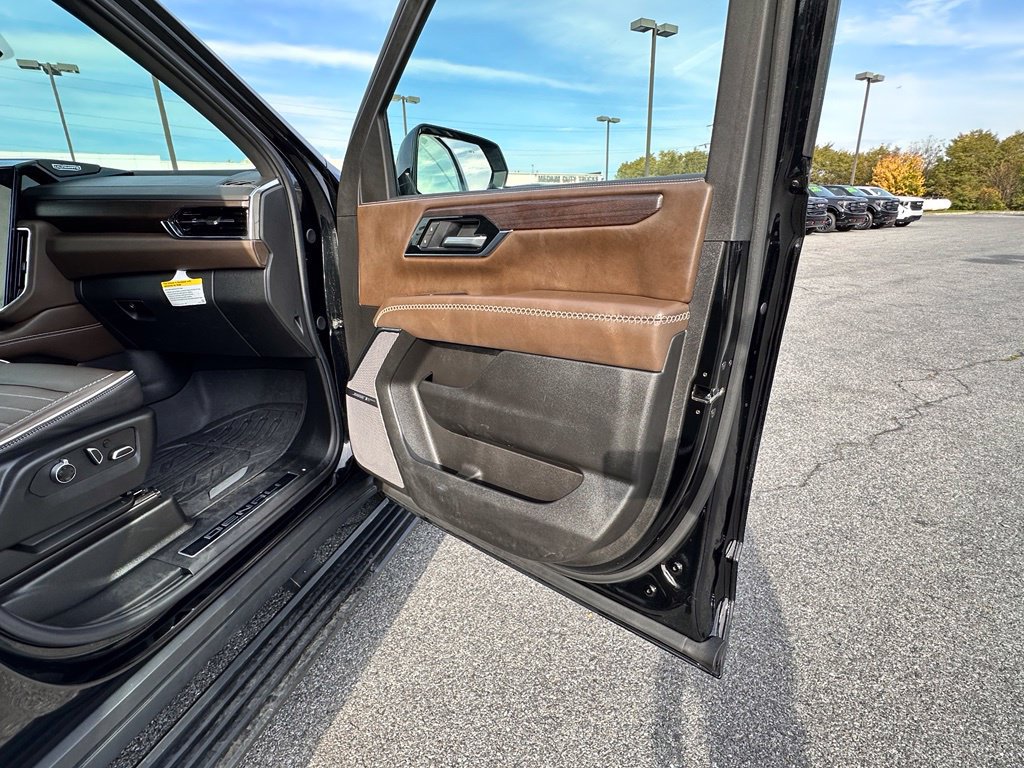 Certified 2025 GMC Yukon Denali Ultimate AWD/4WD image 15