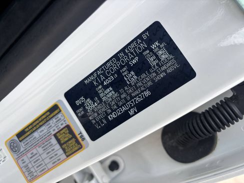 Used 2025 Kia Soul LX w/ LX Technology Package FWD image 27