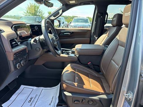 Certified 2025 Chevrolet Tahoe High Country w/ Sun And Tow Package AWD/4WD image 18