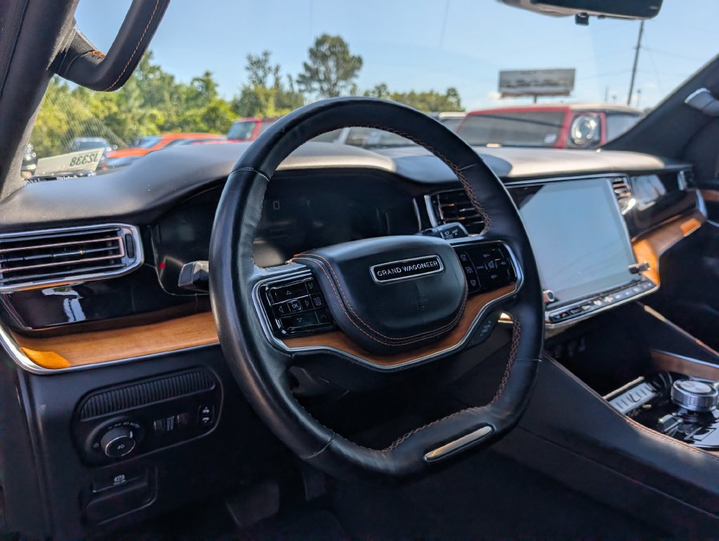 Used 2024 Jeep Grand Wagoneer L Series III w/ Rear Seat Video Group 1 AWD/4WD image 24