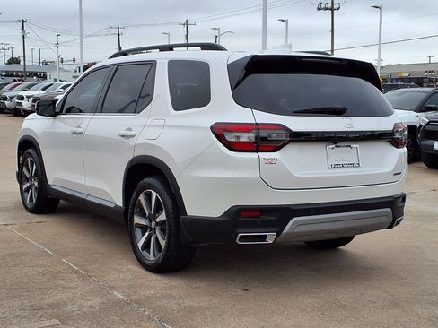 Used 2024 Honda Pilot Touring image 7