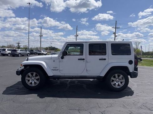 Used 2017 Jeep Wrangler Unlimited Sahara w/ Connectivity Group AWD/4WD image 4