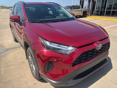 Used 2022 Toyota RAV4 XLE w/ Convenience Package AWD/4WD image 4