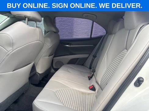 Used 2021 Toyota Camry SE FWD image 11