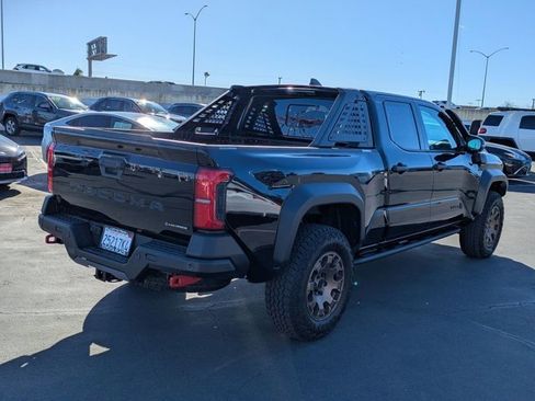 Used 2025 Toyota Tacoma Trailhunter image 8