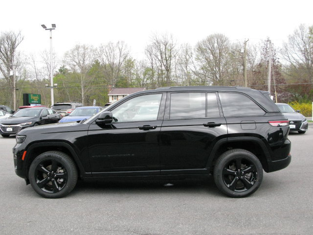 Used 2023 Jeep Grand Cherokee Limited w/ Black Appearance Package AWD/4WD image 9