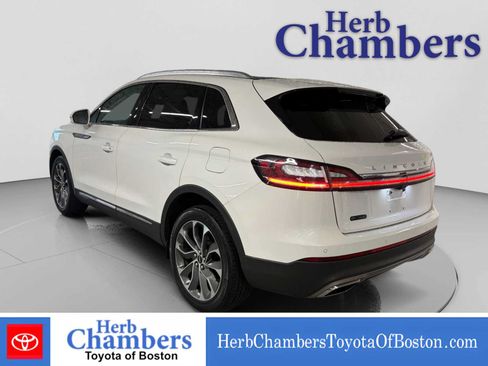 Used 2021 Lincoln Nautilus Reserve AWD/4WD image 3